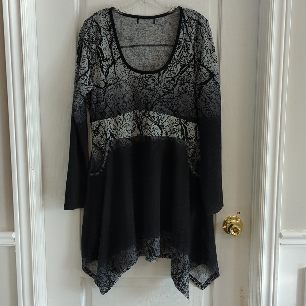 Tree Patterned Top - Picture 2 of 9